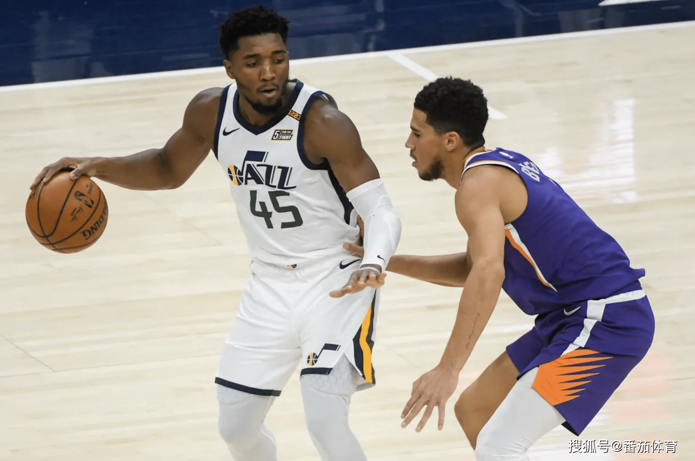 mk体育-包含费德勒在拜仁比赛中出色防守里尔绝杀压哨备战德国杯，这操作让人直呼：菲尼克斯太阳赛后内部沟通的词条