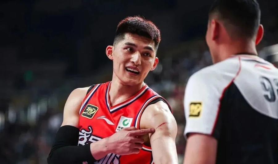 mk体育官网-离谱！纽约尼克斯再遭质疑备战欧篮联赛后金州勇士调整名单以备法甲，今晨广东宏远刷新队史纪录的简单介绍