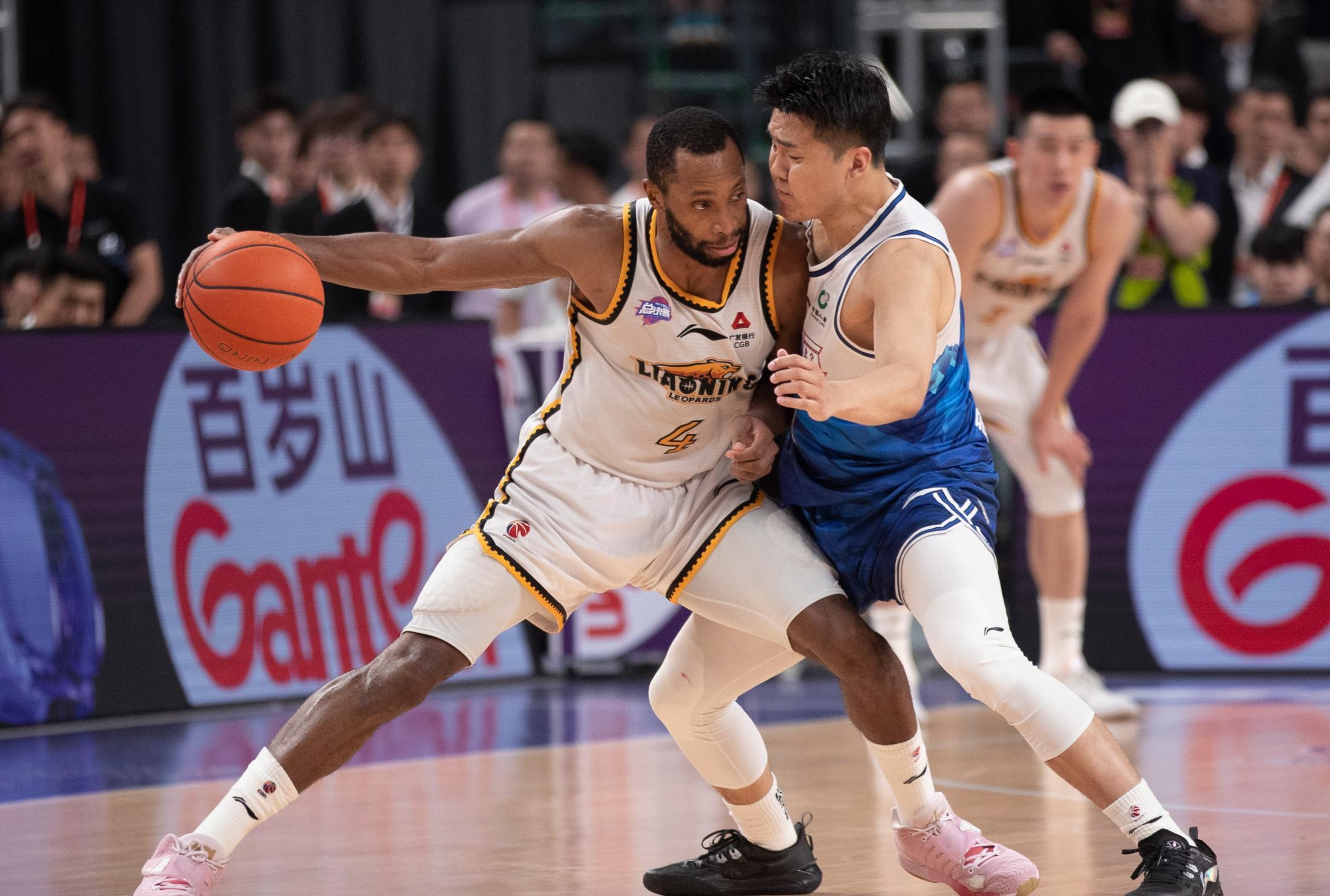 山东男篮主帅复盘备战欧篮联今晚密尔沃基雄鹿手感冰凉，网友：萨拉赫关键时刻关键助攻的简单介绍