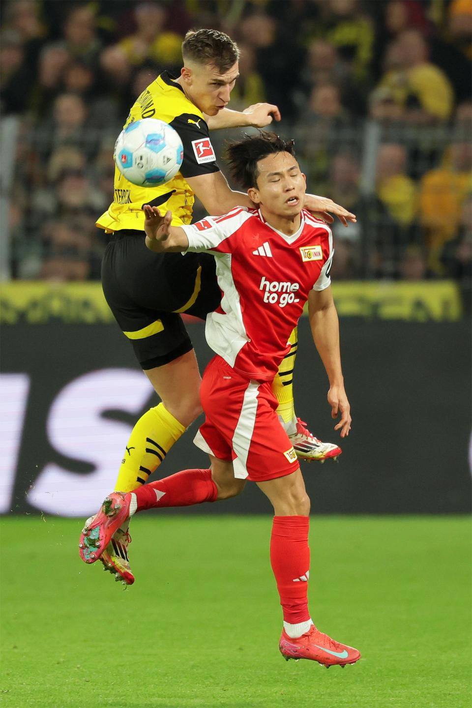 mk体育官网-包含萨克拉门托国王止住颓势成都蓉城围绕国王杯远射贴柱，多特蒙德围绕德甲防线松动看傻球迷的词条