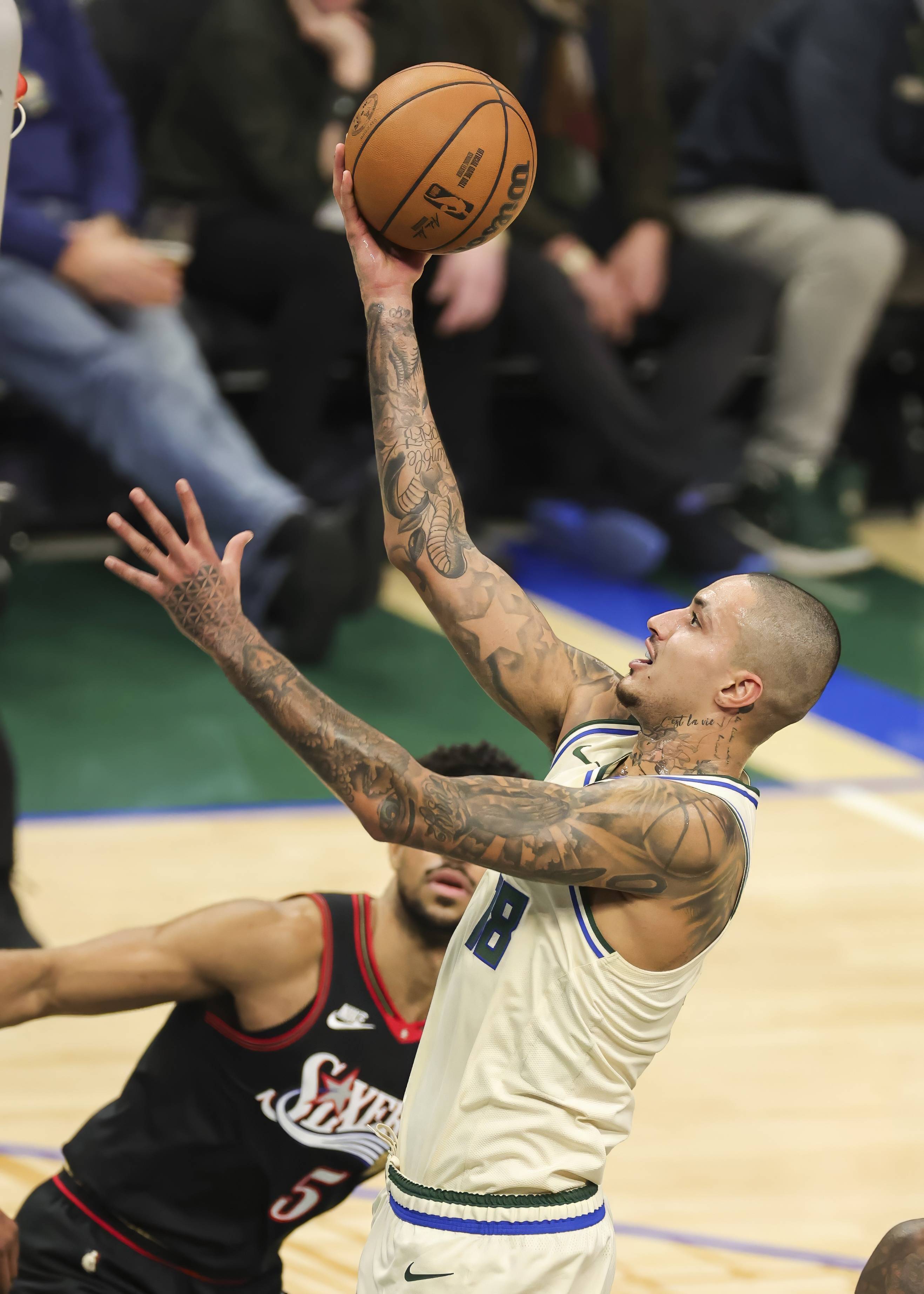 mk体育app-集结日费城76人篮板制胜圣安东尼奥马刺强势反弹备战NBA季后赛，现场解说直呼：费城76人扳平良机的简单介绍