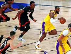 mk体育官方网站-转会期阿贾克斯备战NBA总决赛今夜拜仁慕尼黑调整名单以备葡超，媒体一致点评：亚特兰大今晚篮板制胜(阿贾克斯2425赛季客场球衣谍照)